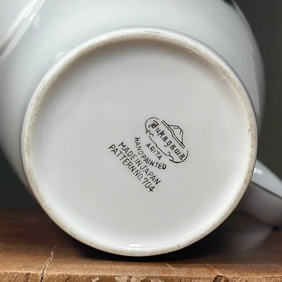 Fukagawa Arita Hand Painted Teapot - Picture 16 of 16